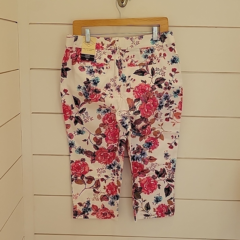 NWT St. John's Bay size 10 capri pants white with pink and blue floral - Picture 3 of 5